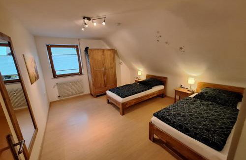 Gemütliches Ferienhaus in Schnaid mit zwei separaten und geräumigen Wohnungen - ausgestattet mit je einer großen Küche, zwei Schlafzimmern und einem Badezimmer - Foto 6