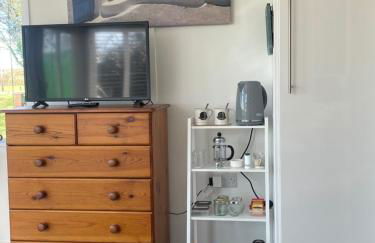 Ningwood Old Station Chalet Ningwood Isle of Wight - Photo 6