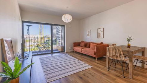 Soft Modern Flat With Pool & Gym by LovelyStay - Photo 3