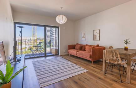 Soft Modern Flat With Pool & Gym by LovelyStay - Photo 3