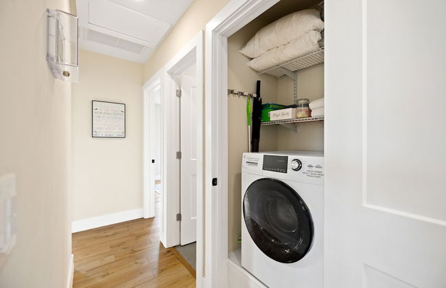 Stylish Luxury Home Near Beach & DT - Foto 15