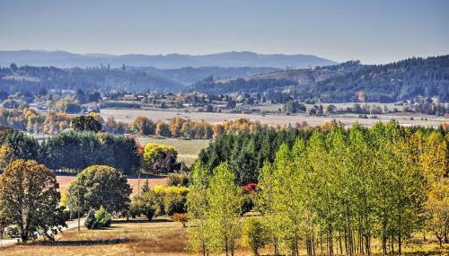 Chic Willamette Valley Home with Deck and Vineyard! - Foto 1