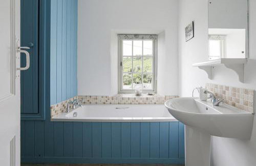 Lobster Pot Portloe views of the village and sea - Photo 23