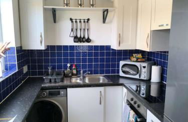 4 beds spacious Apartment, with Parking & WIFI, CHAFFORD HUNDRED, near station & shopping, long stays! - Foto 6