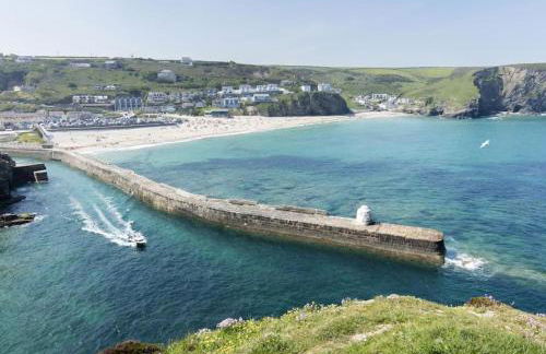 Beach Lovers Paradise in Portreath - With Sea Views & Log Burner just 100m from beach - Photo 40