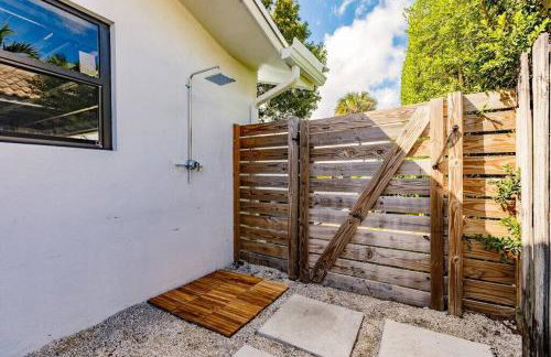 Resort Style Backyard Heated Pool Hot Tub Fire Pit - Foto 43