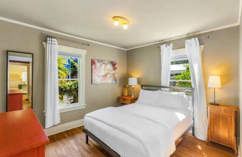 Enchanted Path to a Gardenscape - 92 Walkscore! - Foto 20