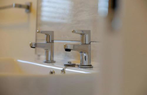 FREE parking, LARGE House for Contractors & Families, Sleeps 7, 25 mins to MANCHESTER & LIVERPOOL - Foto 16