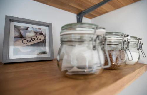 Cwtch, cozy studio, private, separate entrance. - Photo 3