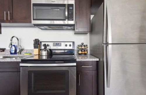 2BR Executive Downtown Apartment - Photo 20