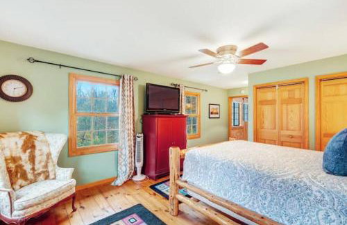 Secluded cabin on 10 acres - hot tub & game room! - Foto 14