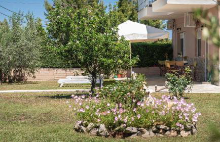 Alexandra's garden - Photo 4