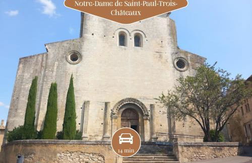 Suite Bali de 45m2 - Idéal couple - Chambre séparée - Jacuzzi baignoire balnéo - Sauna - Clim réversible - Netflix - Piscine accès partagé avec la petite copro - Bouteille de champagne offerte dès 2 nuits - Foto 21