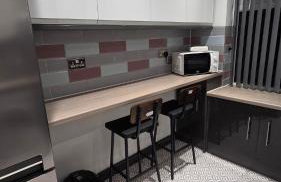 Modern 2-Bed High Spec Flat Apartment in Town Centre - Foto 3