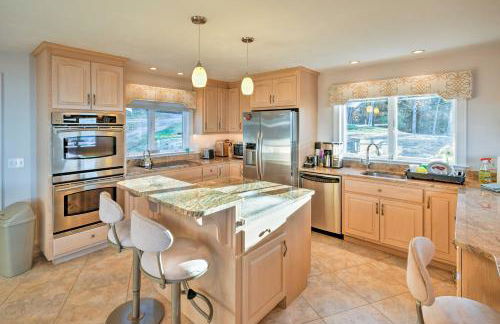 Luxurious Oceanfront Flanders Bay Home with Kayaks! - Foto 6