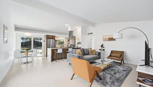 The Guava Door - Cheerful Mid-Century - big yard, free parking - Foto 2