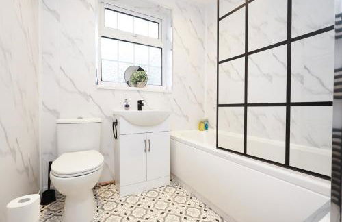 Perfect Booking 2 Bed Home in Merthyr Tydfil - Photo 19