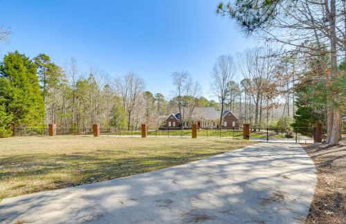 Hike, Golf and Boat Wake Forest Home with Yard - Foto 22