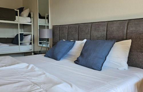 CASA8070 - Exklusive große Maisonette-Wohnung 91 qm für Familien, Gruppen, Geschäftsreisende, inklusive Parkplatz, WLAN, Kaffee und Tee, voll ausgestattet für 1 bis 9 Personen, zentrumsnah an der Autobahn A9 Ingolstadt-Süd - Photo 48