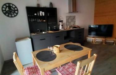 Au chalet de JO avec accès à l'espace piscine et jacuzzi - Foto 16