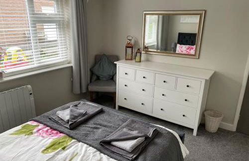 Modern 2BR Flat in Sale - Peaceful Stay in M33 - Great Transport Links - Photo 8