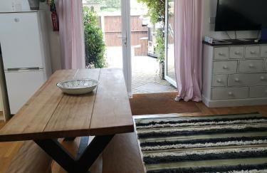 Oak Cottage with private log fired hot tub - Foto 12