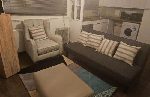 1 Bed House Sleeps 2 -Free Parking -Tv - Foto 6