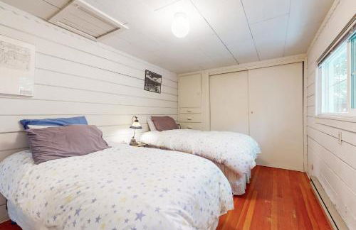 Walk to Town! Dog-Friendly Quincy Getaway with Deck - Foto 12