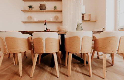 Spacious 5-Bedroom Home with Terrace, Air Conditioning and Parking - Photo 28