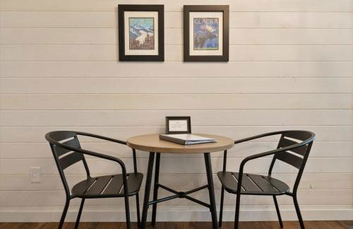 Hidden Gem Cabin in Hungry Horse, Firepit, Close to Glacier - Photo 3