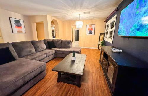 Spacious 4BR Fam Retreat King Bed WIFI And Parking - Foto 21