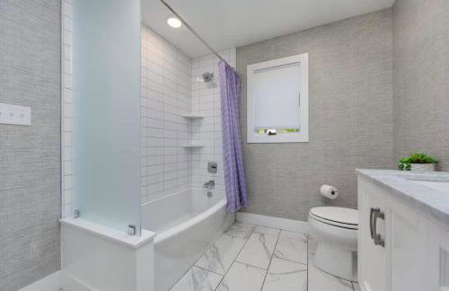 7 Min Walk to the Beach - Completely Renovated - Foto 19