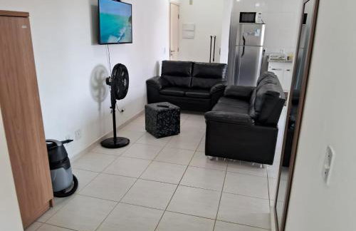 Apto no Jd Indaiá com piscina a 300m da praia - Foto 8