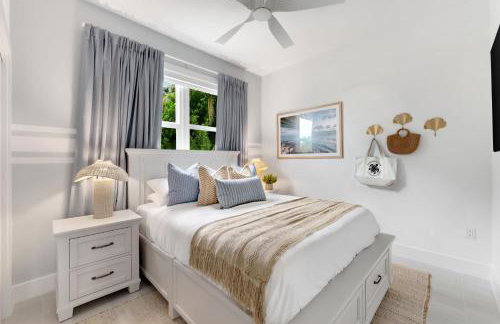 Oceanfront Oasis BBQ Patio, Free Dock, Pool and Secret Speakeasy - Foto 2