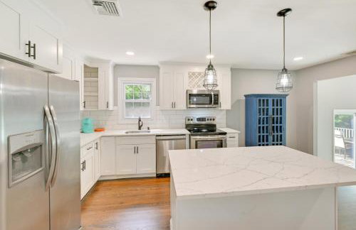 Hampton Bays Retreat Walk to Squires Beach! - Foto 8