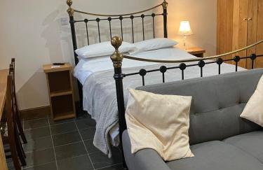 Cottage in Nuneaton - Sleeps 2 - Parking - Garden - Foto 2