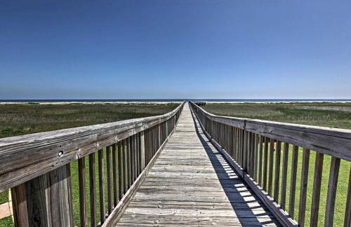 Breezy Galveston House with 2 Decks and Ocean Views! - Foto 36