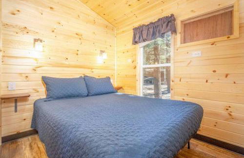 The Fox Den Cabin #14 at Blue Spruce RV Park & Cabins - Foto 10