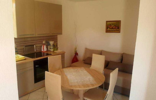 Simple Apartment a3 for 5 Guests in Vrvari, Close to the Beach - Photo 2