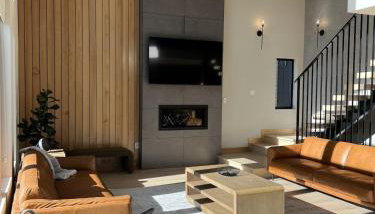 LUXE Hyak Retreat with Sauna, Hot Tub, Game Room, 6BR - Foto 4