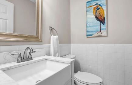 Lakefront Home w Pool, Dock, Fire Pit & Game Room Sip, Sip Away by Avantstay - Foto 92