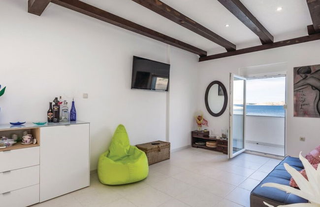 Sunny Beachfront Jablanac Apartments - Foto 9