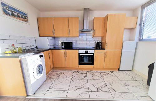 picturesque - 2 bedroom central flat - Photo 2