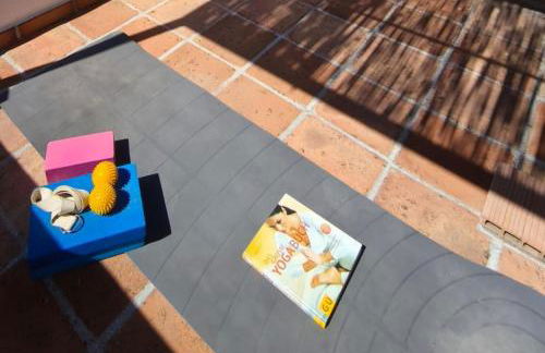 Künstlerhaus Finca Madreselva mit atemberaubenden Weitblick mit Infinitypool, kleinen Teichen und vielen Sitzplätzen in Tolox Malaga im Nationalpark Sierra de las Nieves, ideal für Entspannung, aber auch zum Wandern - Foto 28