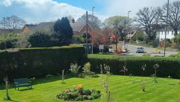 Spacious self contained flat in superb location - Photo 1