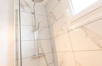 LE DAUPHIN - Place parking privée gratuit - WIFI et TV - Foto 9