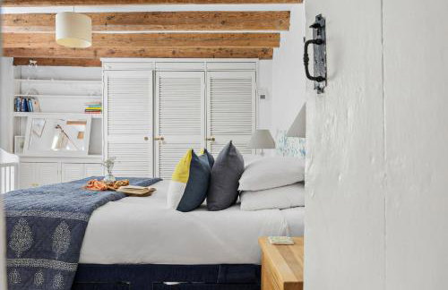 Duck Cottage - Waters Edge, Exclusive Village Location - Photo 16