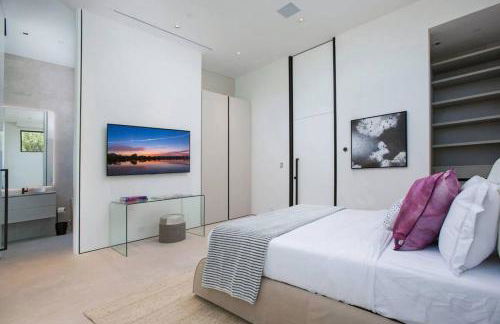 Ultra-Luxurious BH Estate with Pool, Theatre, Views - Foto 66