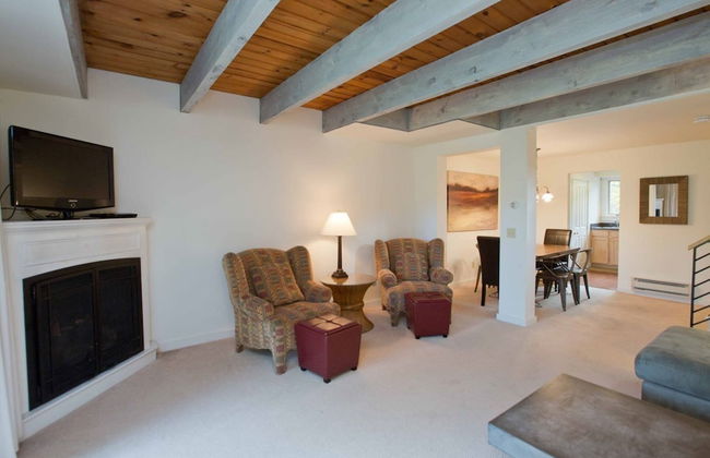 2BR Topnotch Condo - Photo 11