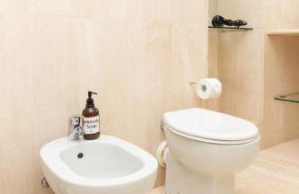 ArtStay - Exclusive Apt, Free Parking, Metro, Tram - Foto 16